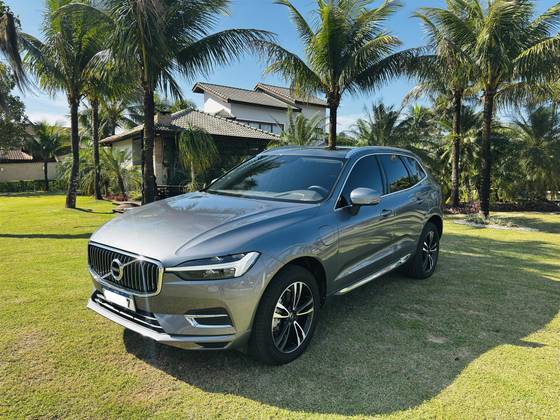 VOLVO XC60 2.0 T8 HYBRID MOMENTUM AWD GEARTRONIC